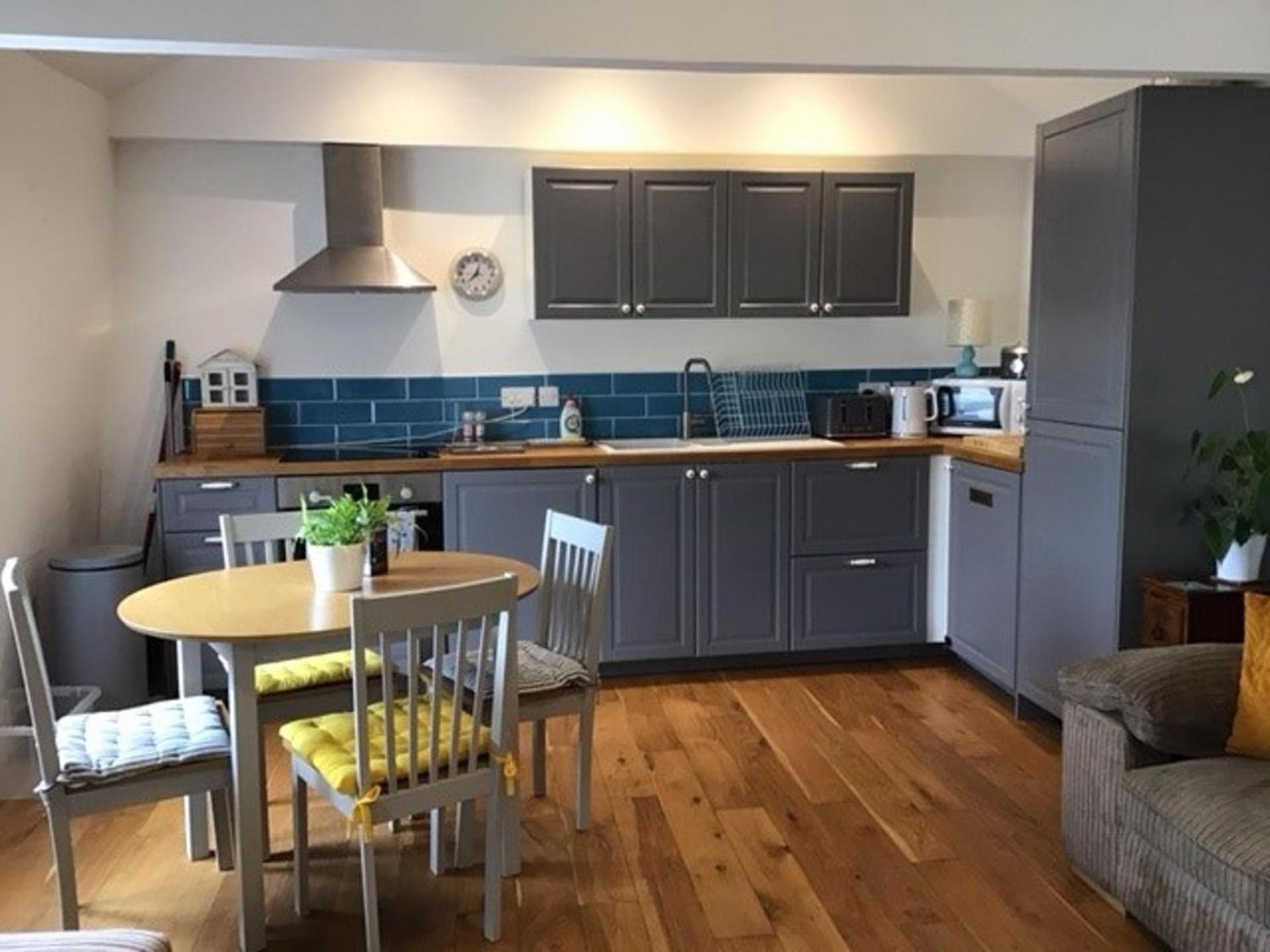 Apartment - Sleeps 4 - Pets Allowed Teignmouth